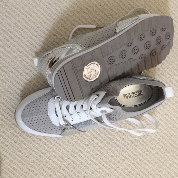 Shoes - Picture 3 of 6